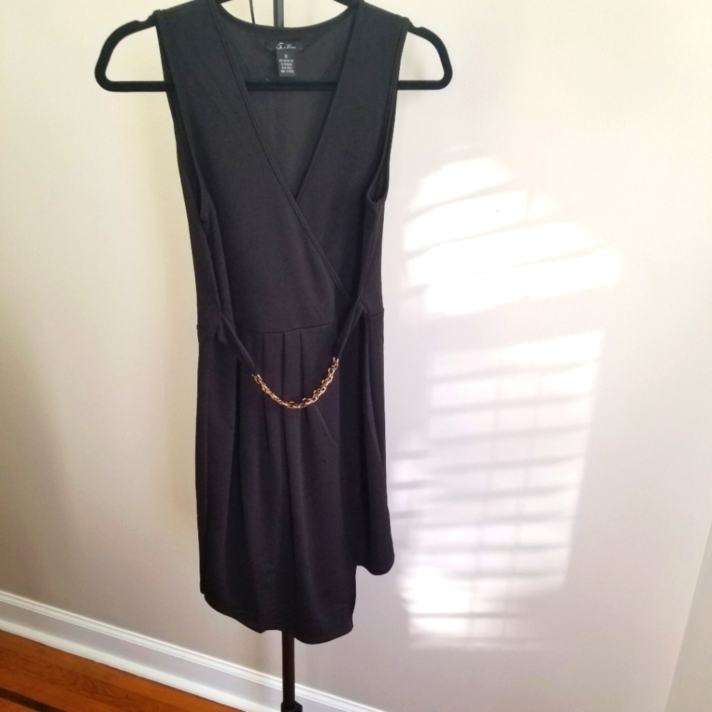 5th & Love Women's Sleeveless Dress in Black with Waist Gold Accent in Size M